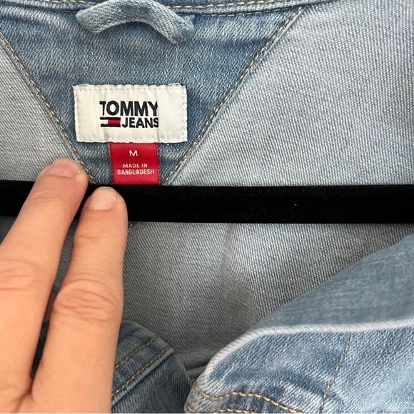 Tommy Hilfiger women’s cropped denim jacket size medium - Picture 4 of 4